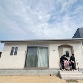 サムネイル : 祝✨　松山市余戸中H様邸のお引渡しを行いました✨