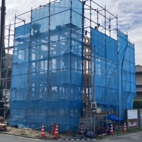 サムネイル : 祝✨（仮称）今治市南高下町戸建賃貸PJ新築工事✨上棟しました✨🏠🌈😊