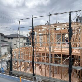 サムネイル : 祝✨松山市南斎院町で上棟を行いました✨